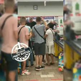 На Днепропетровщине избили мужчину за отказ надеть маску На Днепропетровщине избили мужчину за отказ надеть маску