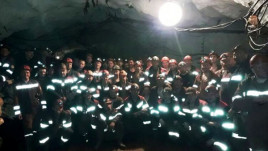 В Кривом Роге в знак протеста под землей остались почти 400 горняков четырех шахт КЖРК В Кривом Роге в знак протеста под землей остались почти 400 горняков четырех шахт КЖРК
