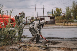 В Днепре на оживленной улице из цистерны протекли опасные химикаты