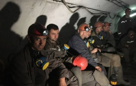 У Кривому Розі триває протест шахтарів, під землею залишаються 60 гірників У Кривому Розі триває протест шахтарів, під землею залишаються 60 гірників