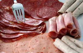 Мясо очень низкого качества: эксперт назвала особую опасность колбасы