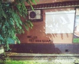 На Днепропетровщине задержали парня, который наносил рекламу наркотиков на фасады домов