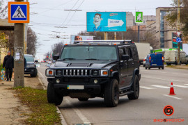 В Днепре мужчина пытался перебежать дорогу и попал под колеса