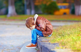 В Каменском мужчина ограбил 11-летнего ребенка, который шел за покупками В Каменском мужчина ограбил 11-летнего ребенка, который шел за покупками