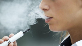 Рада запретила продавать электронные сигареты украинцам до 18 лет. Штраф - до 24 тысяч
