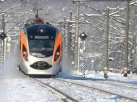УЗ назначила три дополнительных поезда на зимние праздники УЗ назначила три дополнительных поезда на зимние праздники