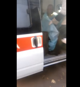 Ужас в ковидной больнице. Под Днепром практически голого пациента перевозили в мороз в другой город Ужас в ковидной больнице. Под Днепром практически голого пациента перевозили в мороз в другой город