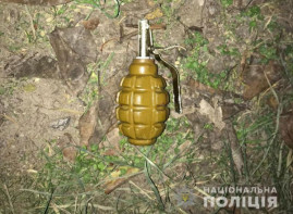 У Новомосковську під час поліцейської спецоперації затримали чоловіка, який погрожував підірвати гранату У Новомосковську під час поліцейської спецоперації затримали чоловіка, який погрожував підірвати гранату