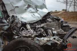 В Днепре Volkswagen попал в лобовое ДТП с пассажирским автобусом