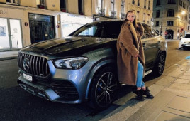 Ван Дамм подарил любовнице криворожанке роскошный Mercedes за 3,3 млн грн Ван Дамм подарил любовнице криворожанке роскошный Mercedes за 3,3 млн грн
