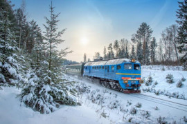 "Укрзализныця" запустит 19 поездов в Карпаты на Рождество