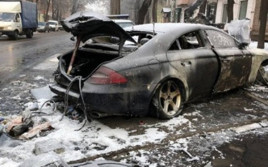 В Кривом Роге в бардачке горевшего автомобиля обнаружили оружие и боеприпасы