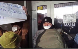 В Каменском горожане вышли на «тарифный майдан» В Каменском горожане вышли на «тарифный майдан»