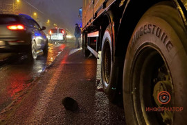 В Днепре женщину переехала фура: потерпевшая скончалась в больнице