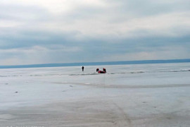 В Каменском на водохранилище рыбак провалился под лед