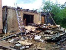 На Днепропетровщине ради строительства трассы женщине самовольно снесли дом На Днепропетровщине ради строительства трассы женщине самовольно снесли дом