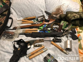 В Днепре мужчина устроил стрельбу с балкона многоэтажки В Днепре мужчина устроил стрельбу с балкона многоэтажки