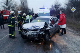 Под Каменским лоб в лоб столкнулись автомобили Под Каменским лоб в лоб столкнулись автомобили