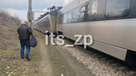 На Днепропетровщине с рельсов сошел поезд "Интерсити" На Днепропетровщине с рельсов сошел поезд "Интерсити"
