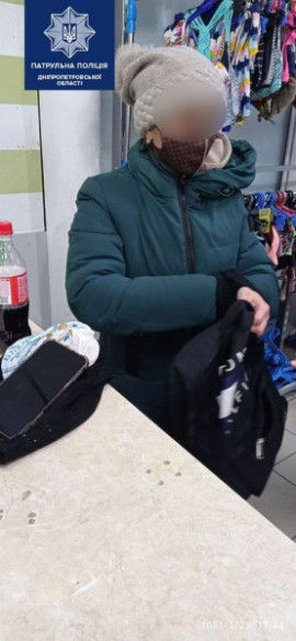 Несовершеннолетняя жительница Харькова воровала телефоны в Днепре Несовершеннолетняя жительница Харькова воровала телефоны в Днепре