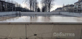 В Каменском продолжает разрушаться «обновленный» с браком сквер В Каменском продолжает разрушаться «обновленный» с браком сквер