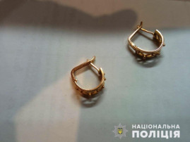 В Каменском мужчина срывал золотые серьги В Каменском мужчина срывал золотые серьги