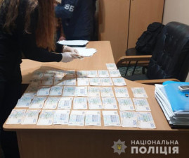 На Днепропетровщине двое граждан России пытались подкупить чиновника полиции На Днепропетровщине двое граждан России пытались подкупить чиновника полиции