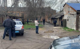 На Днепропетровщине мужчина, в руках которого взорвался снаряд, умер в больнице На Днепропетровщине мужчина, в руках которого взорвался снаряд, умер в больнице