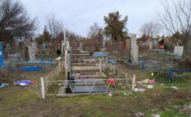 Как сегодня выглядят кладбища Каменского, на уборку которых были якобы направлены миллионы гривен Как сегодня выглядят кладбища Каменского, на уборку которых были якобы направлены миллионы гривен