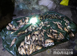 На Днепропетровщине задержали браконьера, который во время нерестового запрета ловил рыбу сетью На Днепропетровщине задержали браконьера, который во время нерестового запрета ловил рыбу сетью