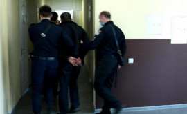 В Днепре мужчины в форме медработников проникли в квартиру и избили пенсионера