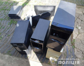 На Днепропетровщине обокрали школу – вынесли технику из компьютерного класса На Днепропетровщине обокрали школу – вынесли технику из компьютерного класса