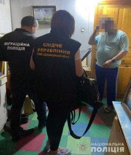 За розповсюдження дитячої порнографії поліцейські Дніпропетровщини викрили групу чоловіків