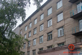 В Днепре в больнице №6 женщина выпала из окна COVID-отделения В Днепре в больнице №6 женщина выпала из окна COVID-отделения
