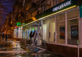 Двое жителей Днепра подорвали банкомат и похитили 400 тысяч гривен Двое жителей Днепра подорвали банкомат и похитили 400 тысяч гривен