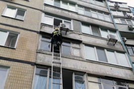 В Днепре ребенок закрыл мать на балконе В Днепре ребенок закрыл мать на балконе