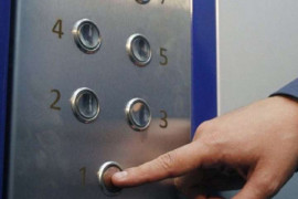 У Польщі ліфт з двома українцями зірвався з 15-го поверху У Польщі ліфт з двома українцями зірвався з 15-го поверху
