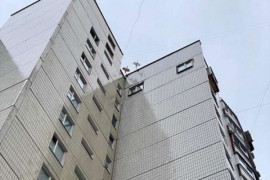 В Днепре на Юрия Кондратюка мужчина выпал из окна 5-этажа и разбился насмерть В Днепре на Юрия Кондратюка мужчина выпал из окна 5-этажа и разбился насмерть