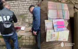 В Днепре антикоррупционера задержали при получении взятки В Днепре антикоррупционера задержали при получении взятки