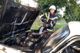 В Каменском горел ВАЗ