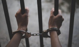 В Днепре за убийство соседа мужчину отправили за решетку на 12 лет В Днепре за убийство соседа мужчину отправили за решетку на 12 лет