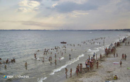Отдыхающих на Азовском море настигла новая напасть: что это и как уберечься Отдыхающих на Азовском море настигла новая напасть: что это и как уберечься