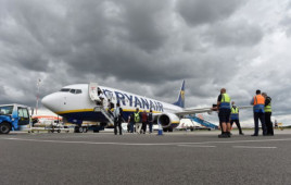 Польский пилот не пускал украинцев на борт Ryanair с криками: "я король самолета!" Польский пилот не пускал украинцев на борт Ryanair с криками: "я король самолета!"