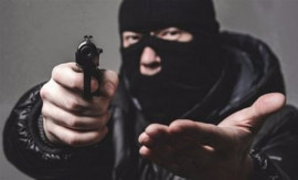 В Каменском вооруженный мужчина обокрал "Швидко Гроші" В Каменском вооруженный мужчина обокрал "Швидко Гроші"