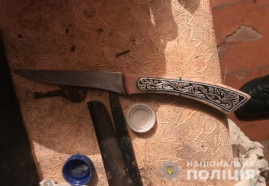 В Никополе задержали мужчину, перевозившего в автомобиле оружие и наркотики В Никополе задержали мужчину, перевозившего в автомобиле оружие и наркотики