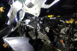м. Кам’янське: рятувальники визволили постраждалого з понівеченої автівки м. Кам’янське: рятувальники визволили постраждалого з понівеченої автівки