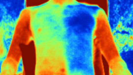 Китайские ученые изобрели «умную» ткань способную охлаждать тело человека в жару