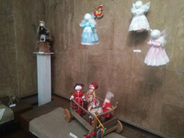 В Каменском состоялась презентация выставки кукол-мотанок