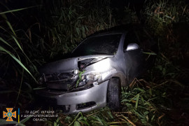 В Днепровском районе иностранец за рулем авто съехал с дороги в водоем В Днепровском районе иностранец за рулем авто съехал с дороги в водоем