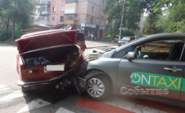 В Каменском произошло ДТП с участием такси В Каменском произошло ДТП с участием такси